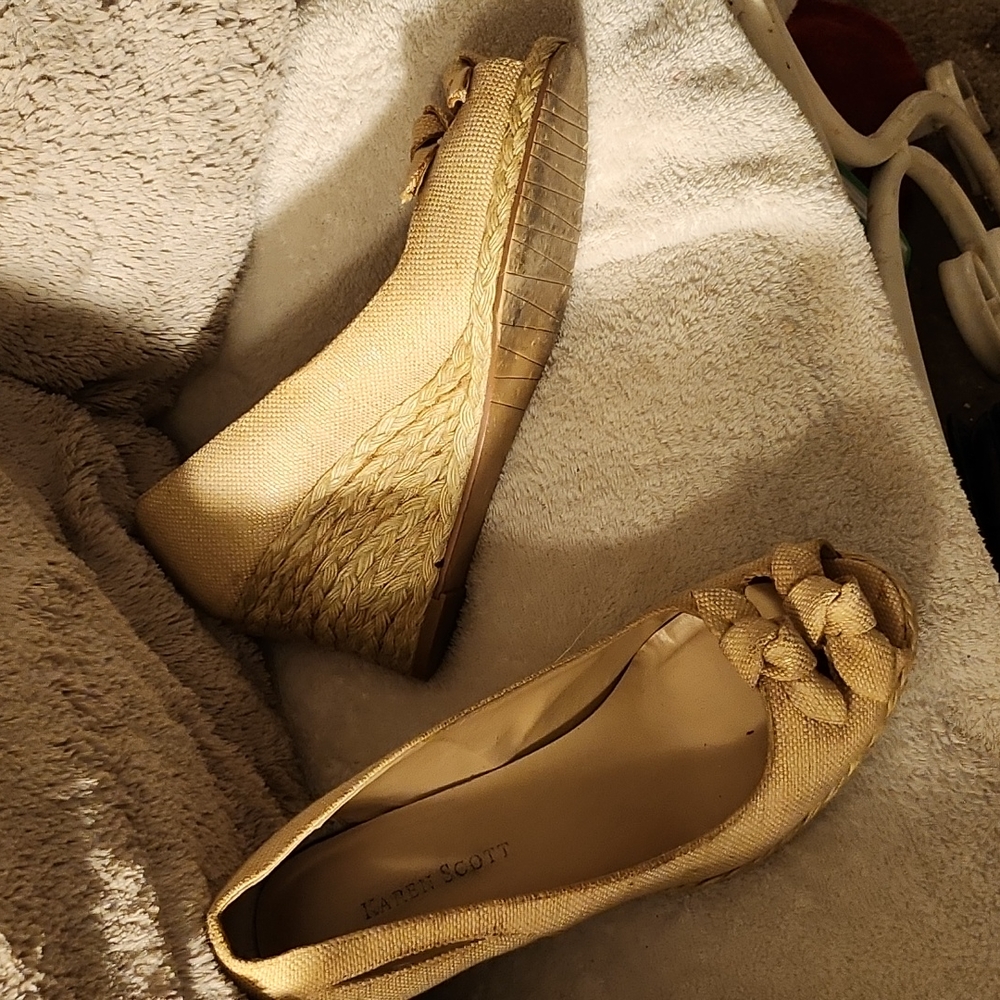 Karen Scott linen wedges.